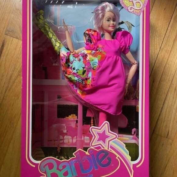 Weird Barbie - Picture 3 of 7